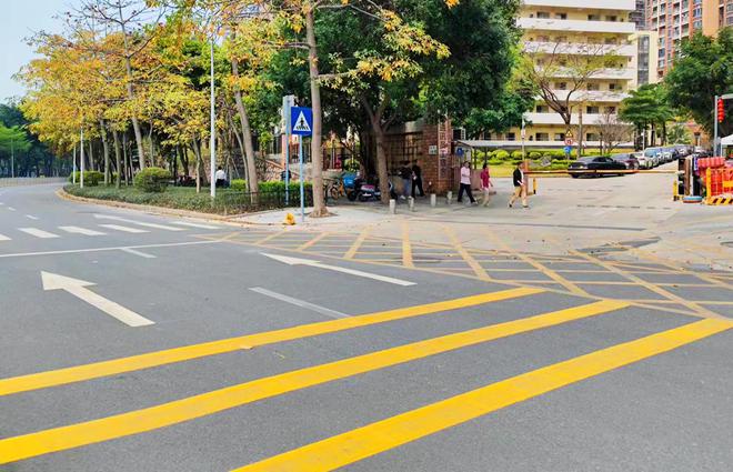 守護(hù)千名小學(xué)生過馬路,南山這條路有新變化